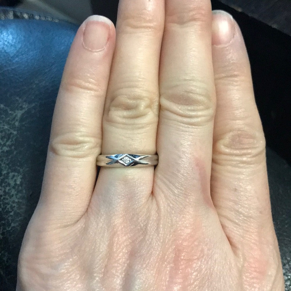 Elegant White gold and diamond Women's Ring